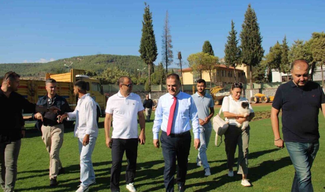 Muğla Valisi Dr. İdris Akbıyık, yapımı süren Atatürk Stadyumu’nda incelemelerde