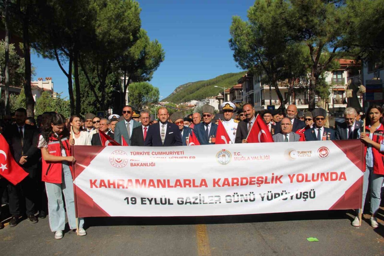 Muğla’nın Menteşe ilçesinde ’Kahramanlarla Kardeşlik Yolunda’ sloganıyla gerçekleşen Gaziler Günü