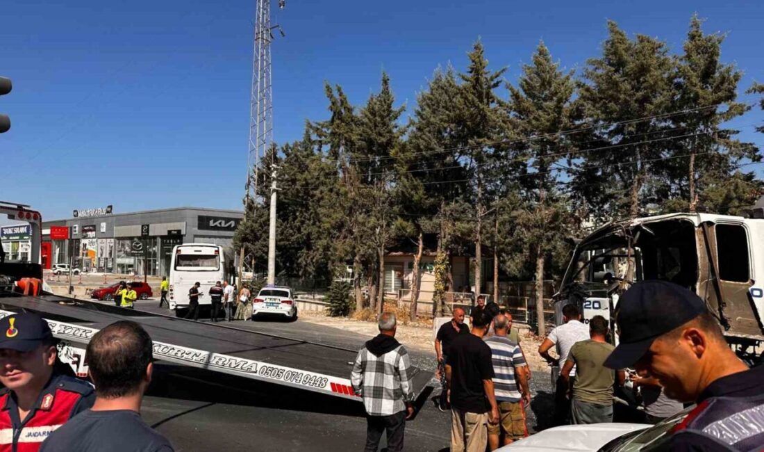 Muğla-Aydın karayolunda yolcu otobüsü ile vidanjör aracının çarpışması sonucu meydana