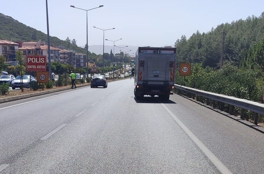 Muğla’nın Menteşe ilçesi Akçaova Mahallesi’nde meydana gelen trafik kazasında 3