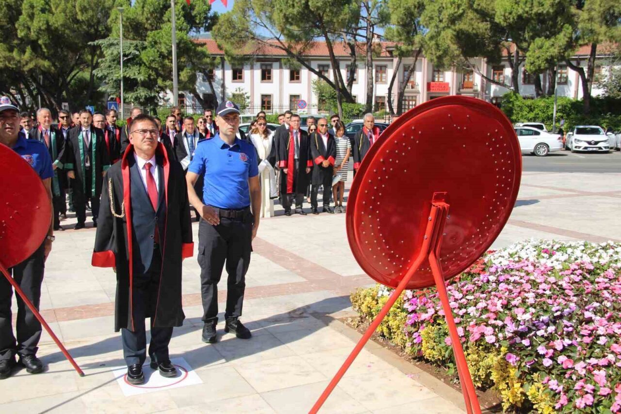 2025-2026 adli yılı, Menteşe Cumhuriyet Meydanı’ndaki törenle başladı. Başsavcı, Komisyon