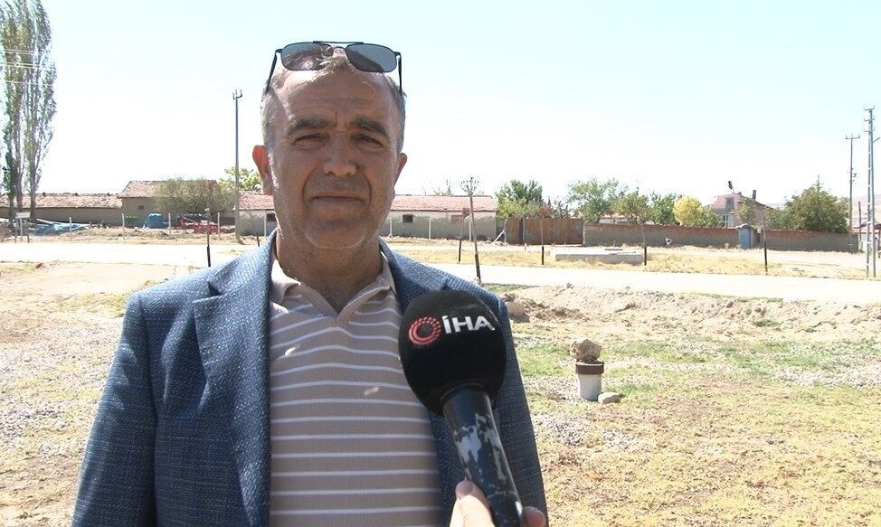 Ankara’da yıllardır susuzluk çeken Sabanca köyünün muhtarı, ekiplerle köyü için