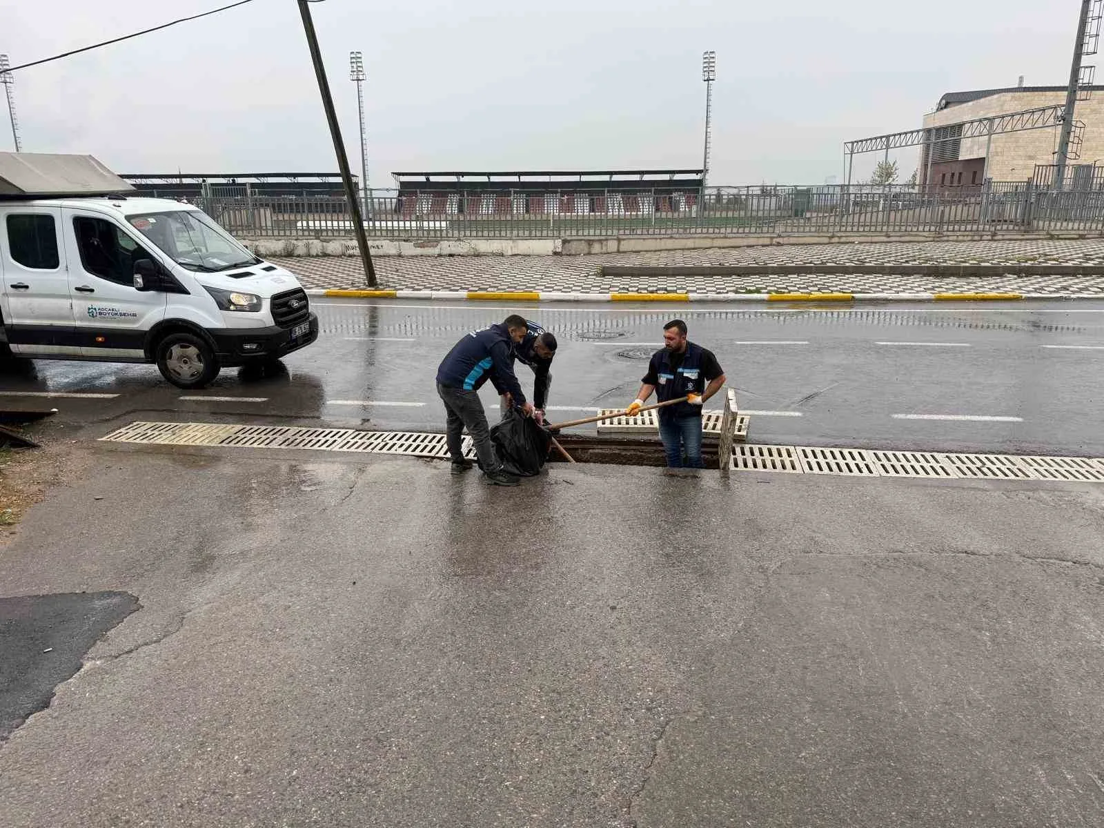 Kocaeli’de aşırı yağışlarda su baskınlarını önlemek için mazgal, menfez ve