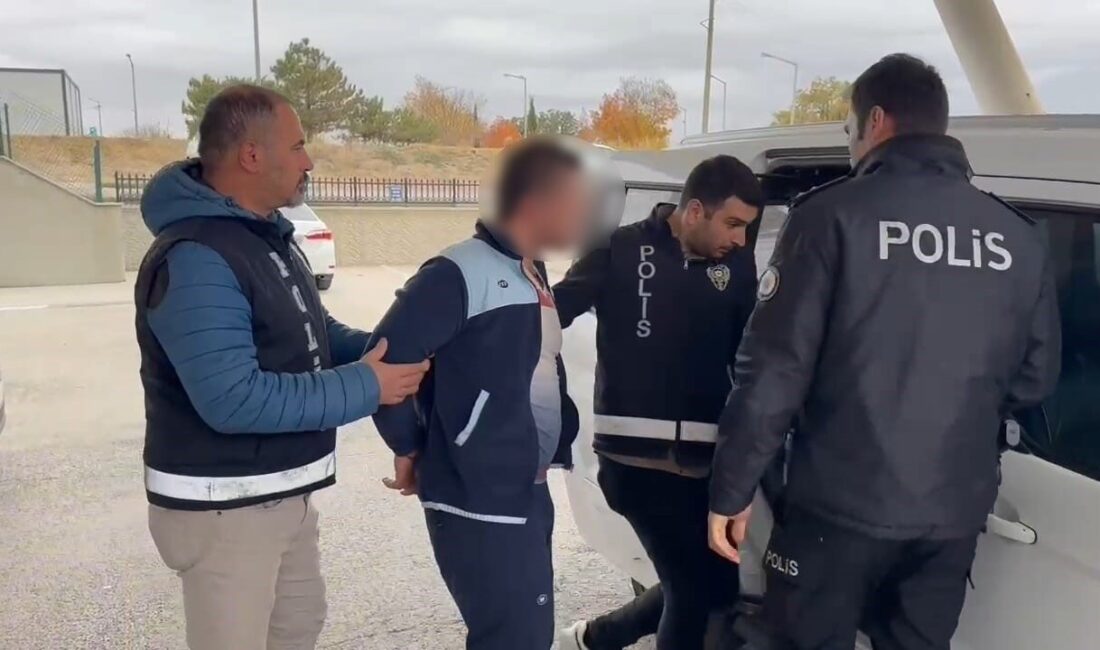 Tekirdağ’ın Muratlı ilçesinde anne ve babasını bıçaklayarak öldüren, amcası, yengesi