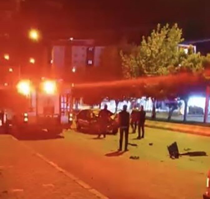 Muş-Bitlis karayolunda otomobilin traktöre çarpması sonucu meydana gelen kazada 1