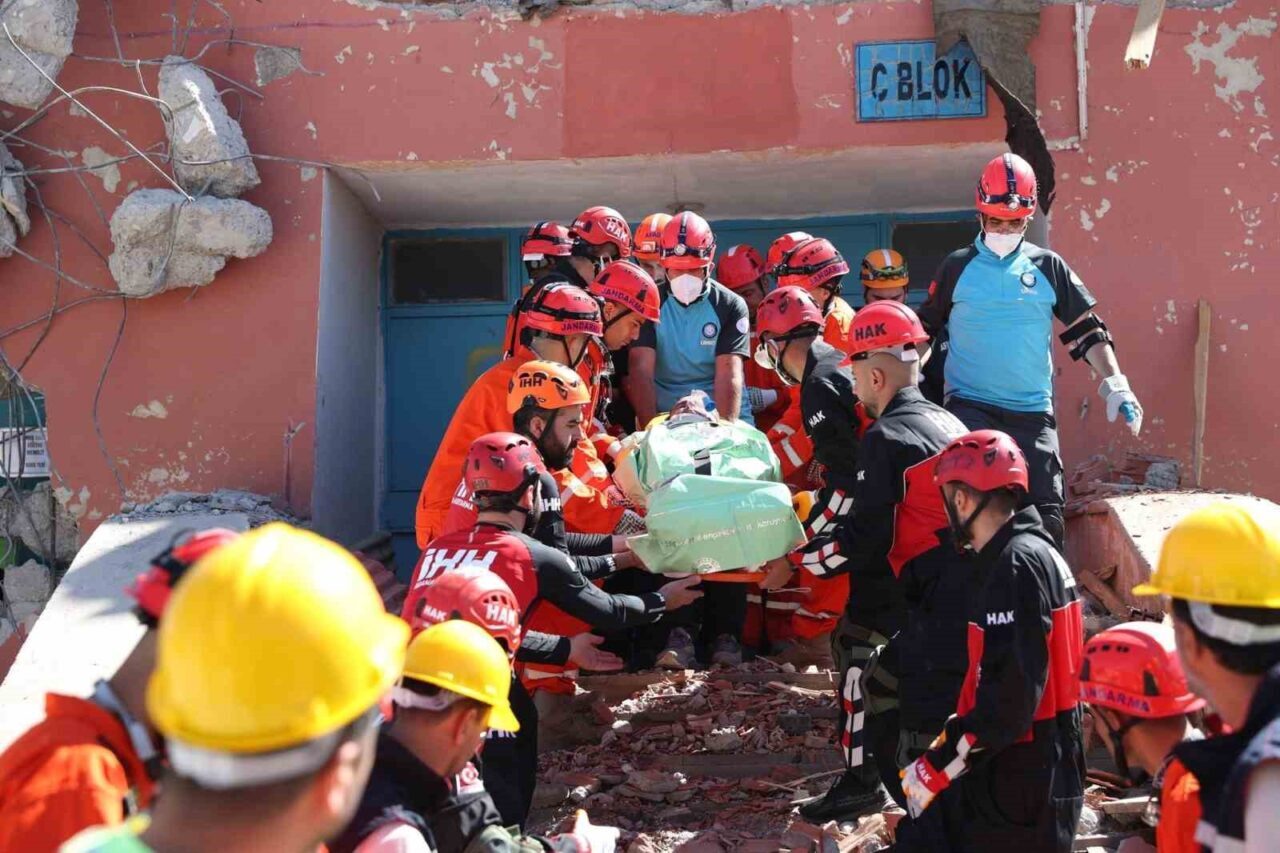 Muş’ta AFAD koordinasyonunda düzenlenen bölgesel deprem tatbikatında, 6 ilden gelen