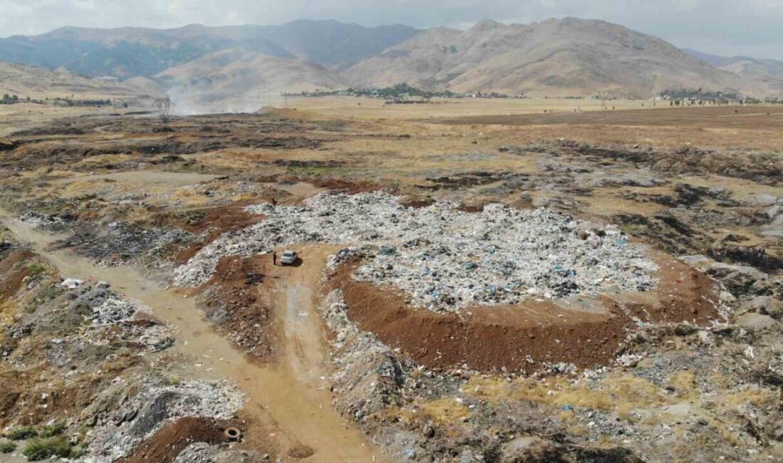 Muş Belediyesi tarafından şehir merkezine yakın bölgede bulunan çöp döküm