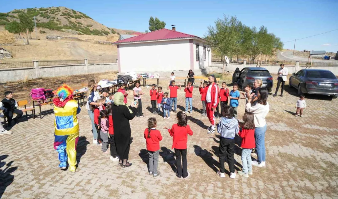 Muş’ta faaliyet gösteren “Elden Ele Mutluluk” gönüllü ekibi, Varto ilçesine