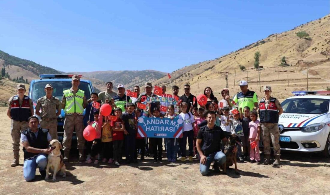 Muş İl Jandarma Komutanlığı ekipleri, eğitim öğretim yılı kapsamında köy