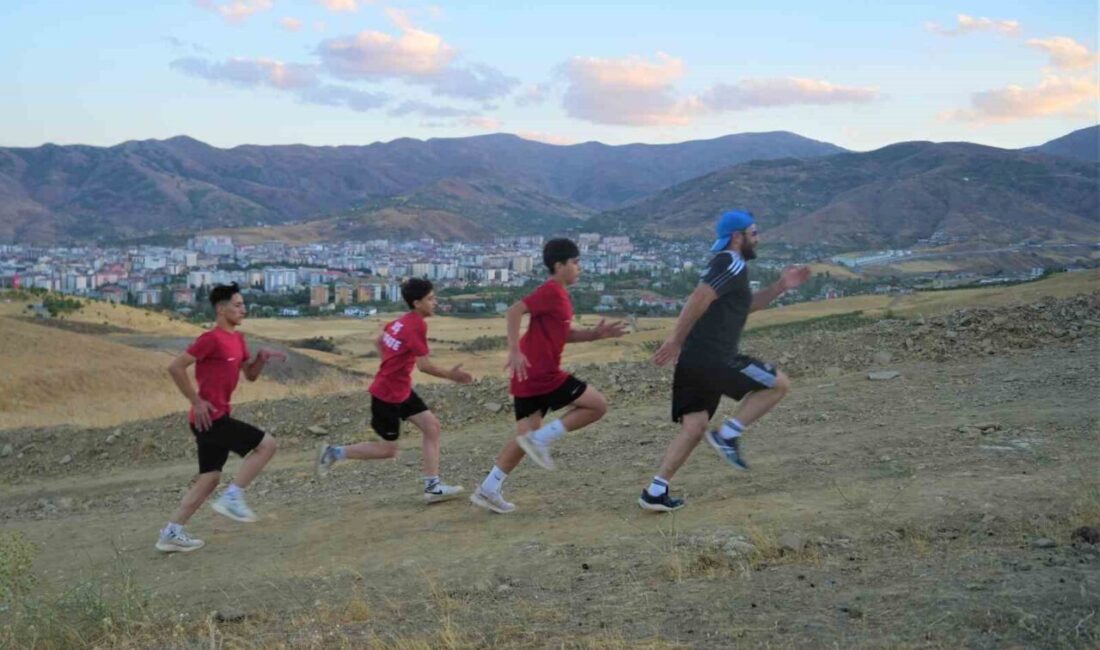 Muş’ta karate sporcuları, şampiyonalara hazırlık kapsamında dağ koşusu yaparak form