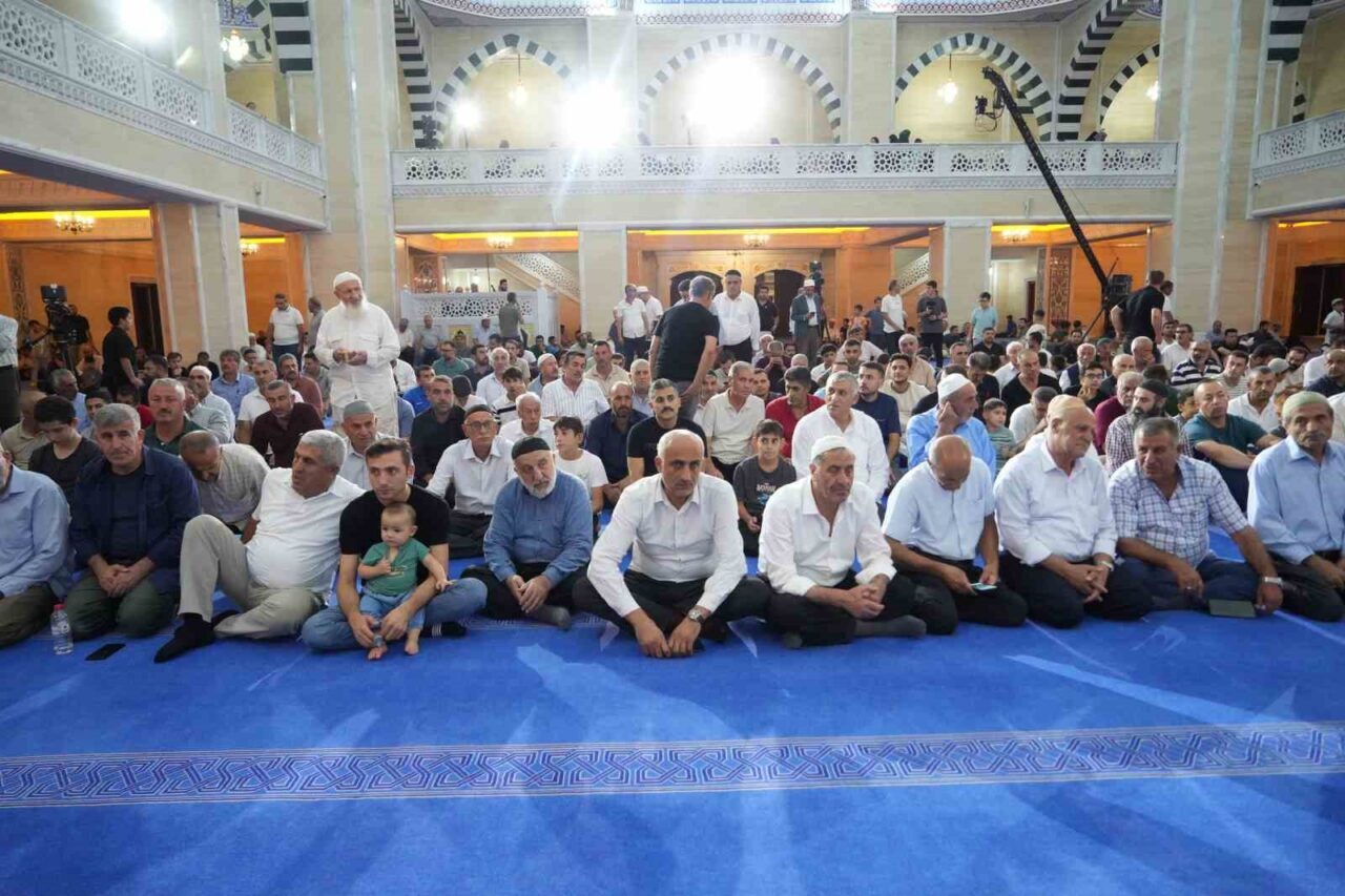 Hazreti Muhammed’in dünyaya gelişi dolayısıyla idrak edilen Mevlit Kandili, Muş’ta