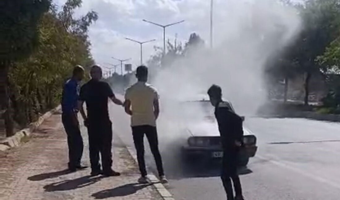 MUŞ (İHA) – Muş’ta seyir halindeyken motor kısmından alev alan