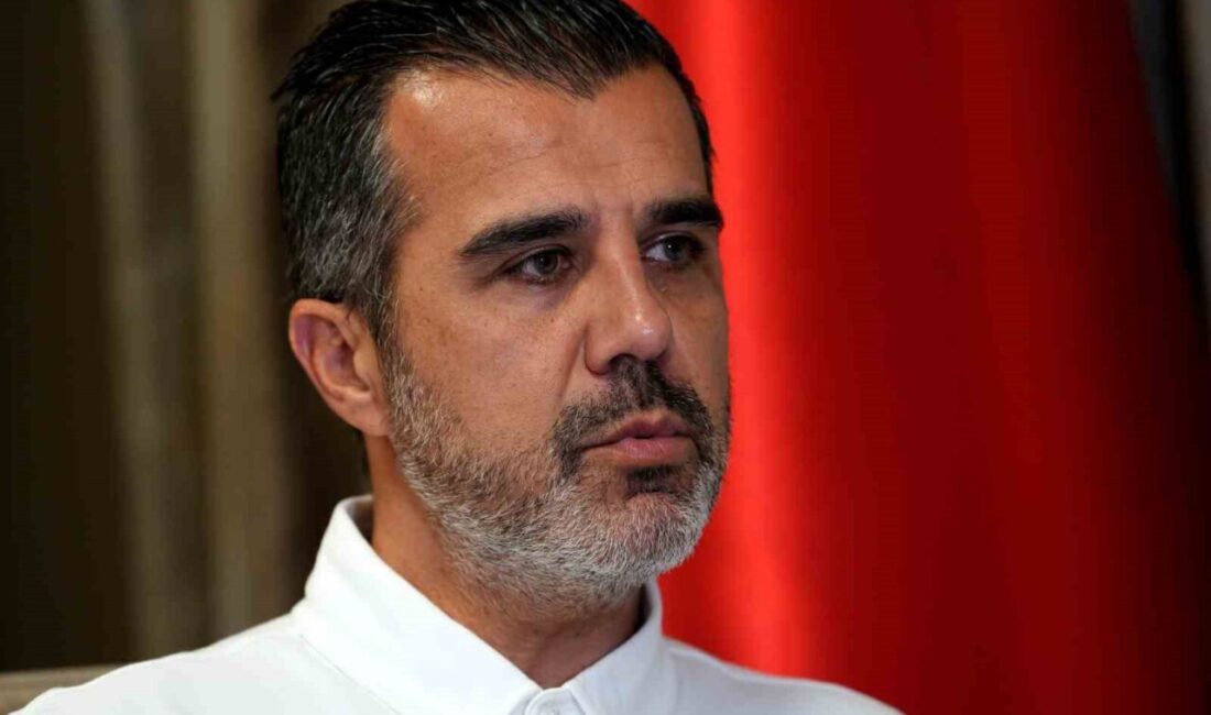 İngiltere’de Manchester City başta olmak üzere birçok kulübün altyapısında antrenörlük