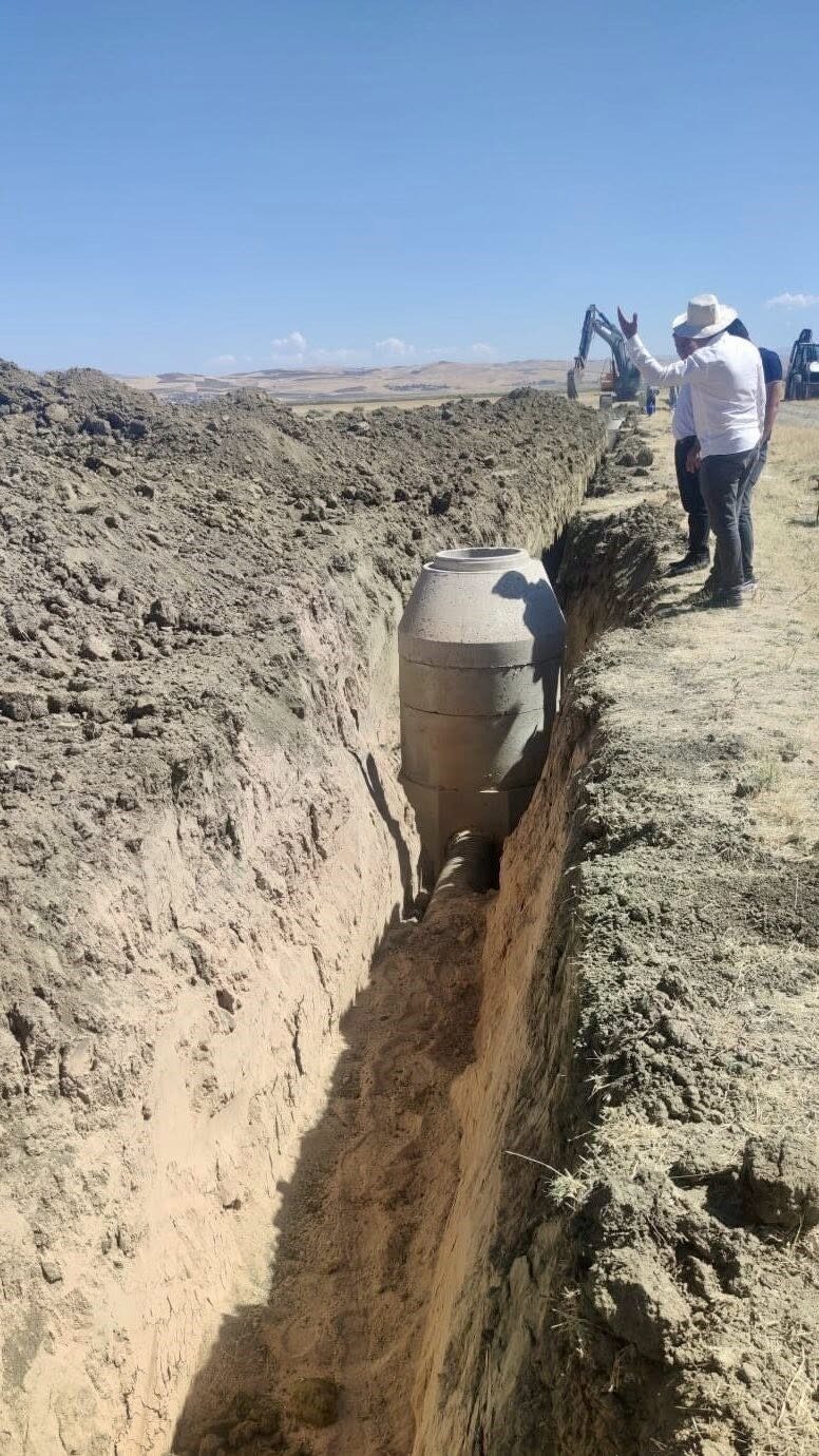 Muş İl Özel İdaresi tarafından yürütülen kanalizasyon altyapısı yenileme çalışmaları