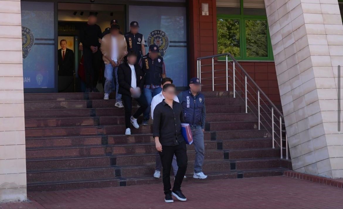 Isparta’da polis ekiplerince internet üzerinden müstehcen içerik paylaştığı tespit edilen