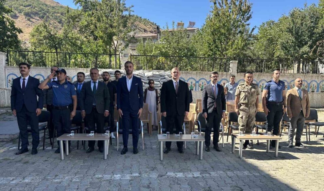 Bitlis’in Mutki ilçesinde ‘İlköğretim Haftası’ dolayısıyla tören düzenlendi. 2025-2026 eğitim-öğretim