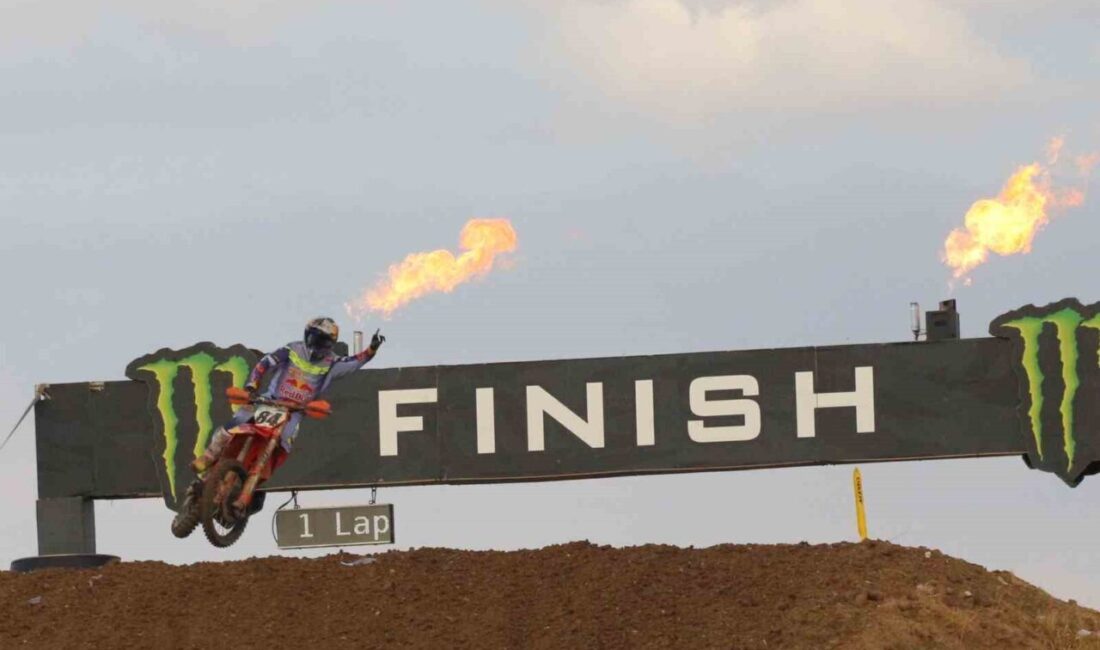 MXGP Dünya Motokros Şampiyonası final 2. yarışı sonuçlanırken, yarışta Hollandalı