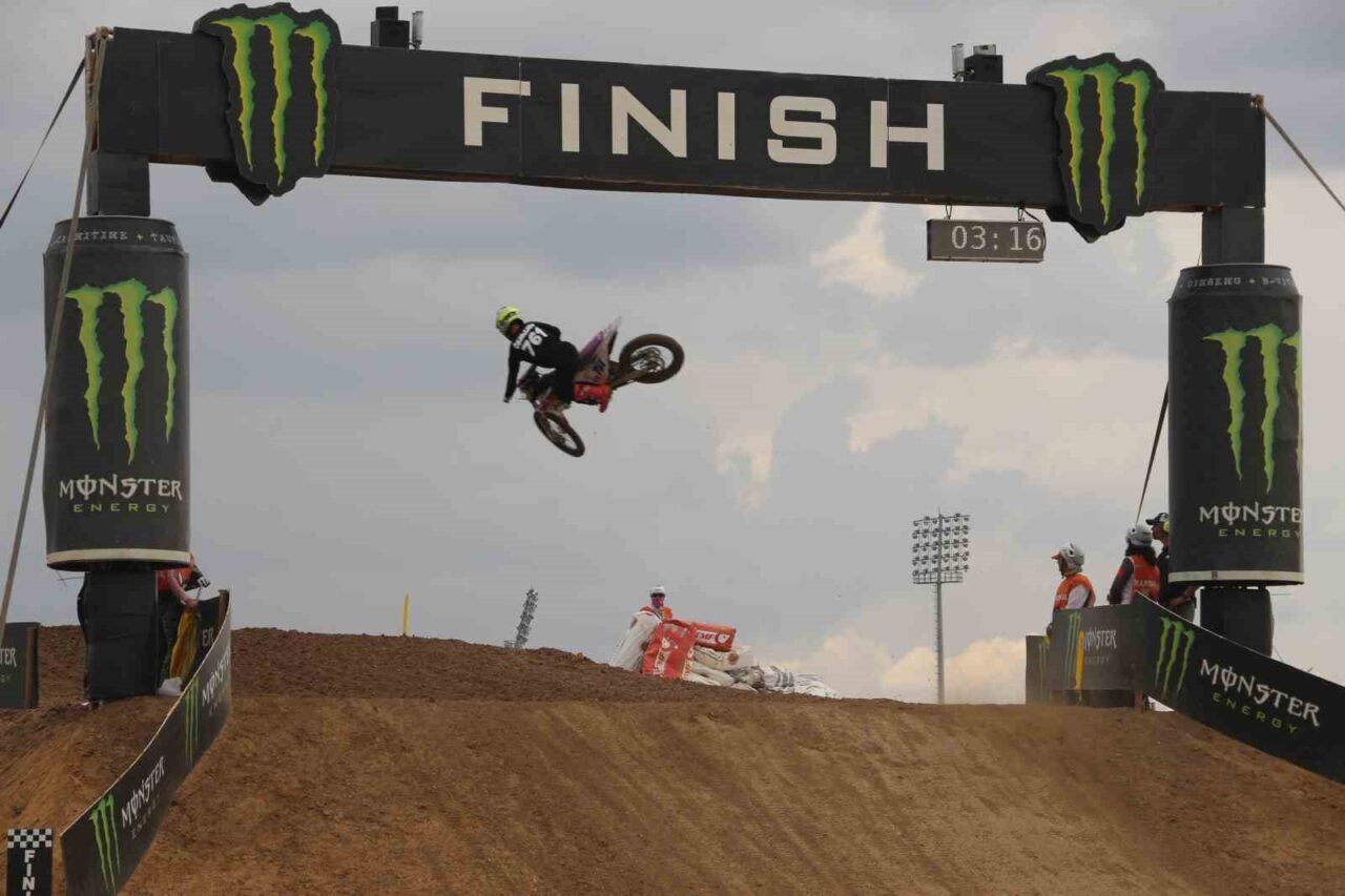 Dünya Motokros Şampiyonası MXGP sıralama yarışları Afyonkarahisar’da start aldı. Sıralama