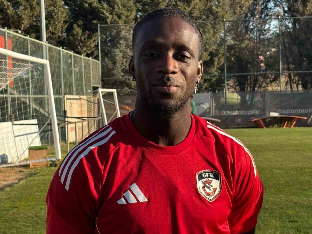 Trabzonspor maçı hazırlıklarını sürdüren Gaziantep Futbol Kulübü’nde stoper Myenty Abena,