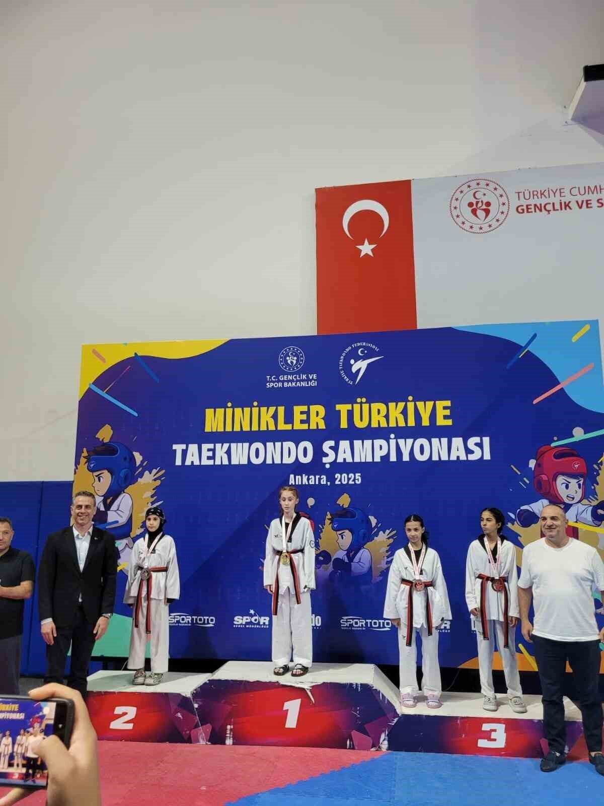 Ankara’ da yapılan Minikler Türkiye Taekwondo Şampiyonasında Düzceli sporcu Narin
