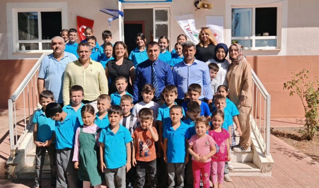 Aydın’ın Nazilli ilçesinde ’İlk Dersimiz Yeşil Vatanımız’ projesi kapsamında öğrenciler