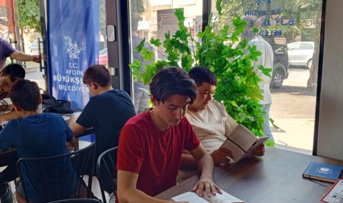 Halk Sağlığı Haftası kapsamında Nazilli’de düzenlenen etkinlikte, gençlere dijital dünyanın