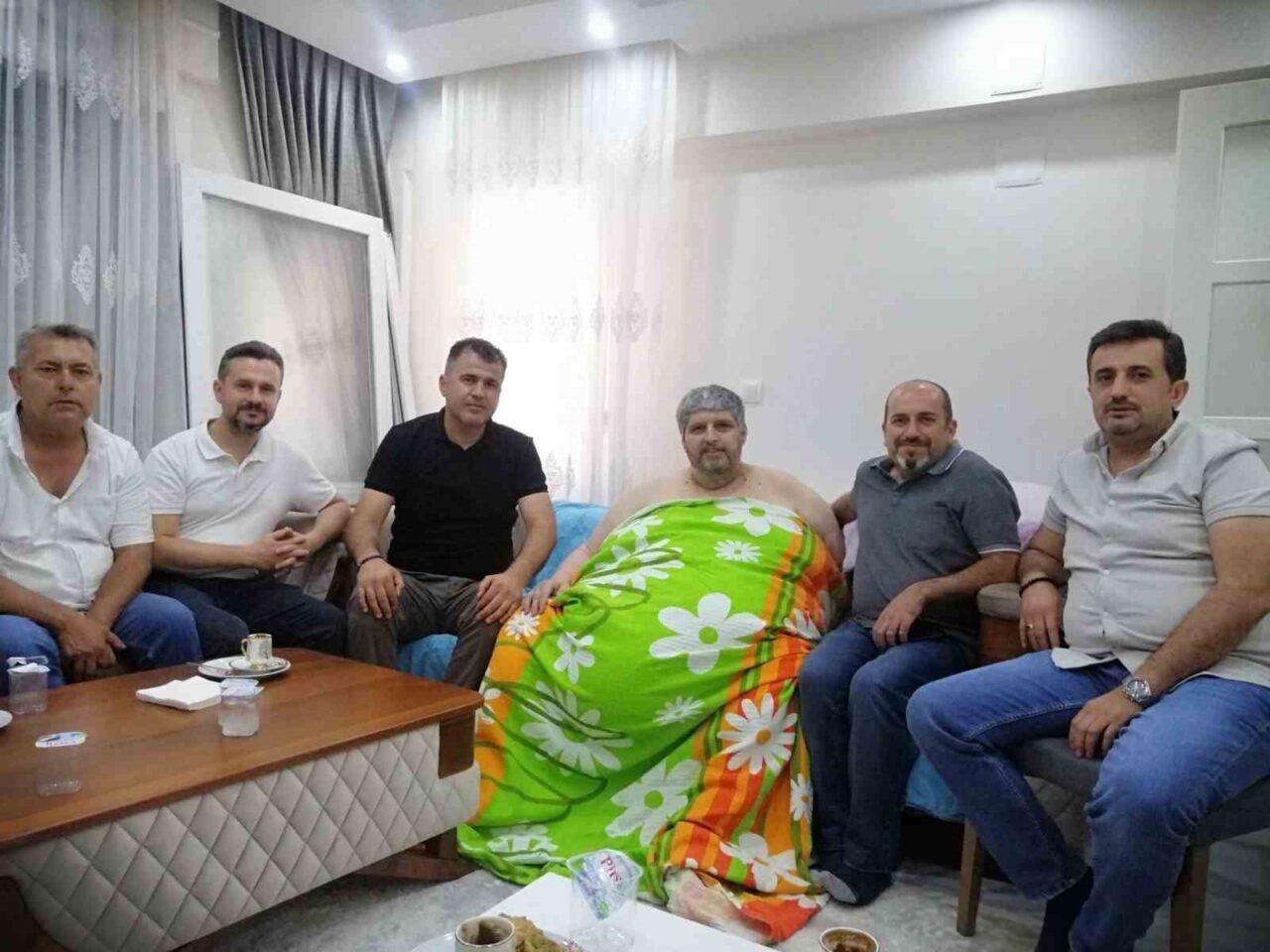 Aydın’ın Nazilli ilçesinin sevilen esnaflarından Barış Yıldırım, evinde geçirdiği kalp