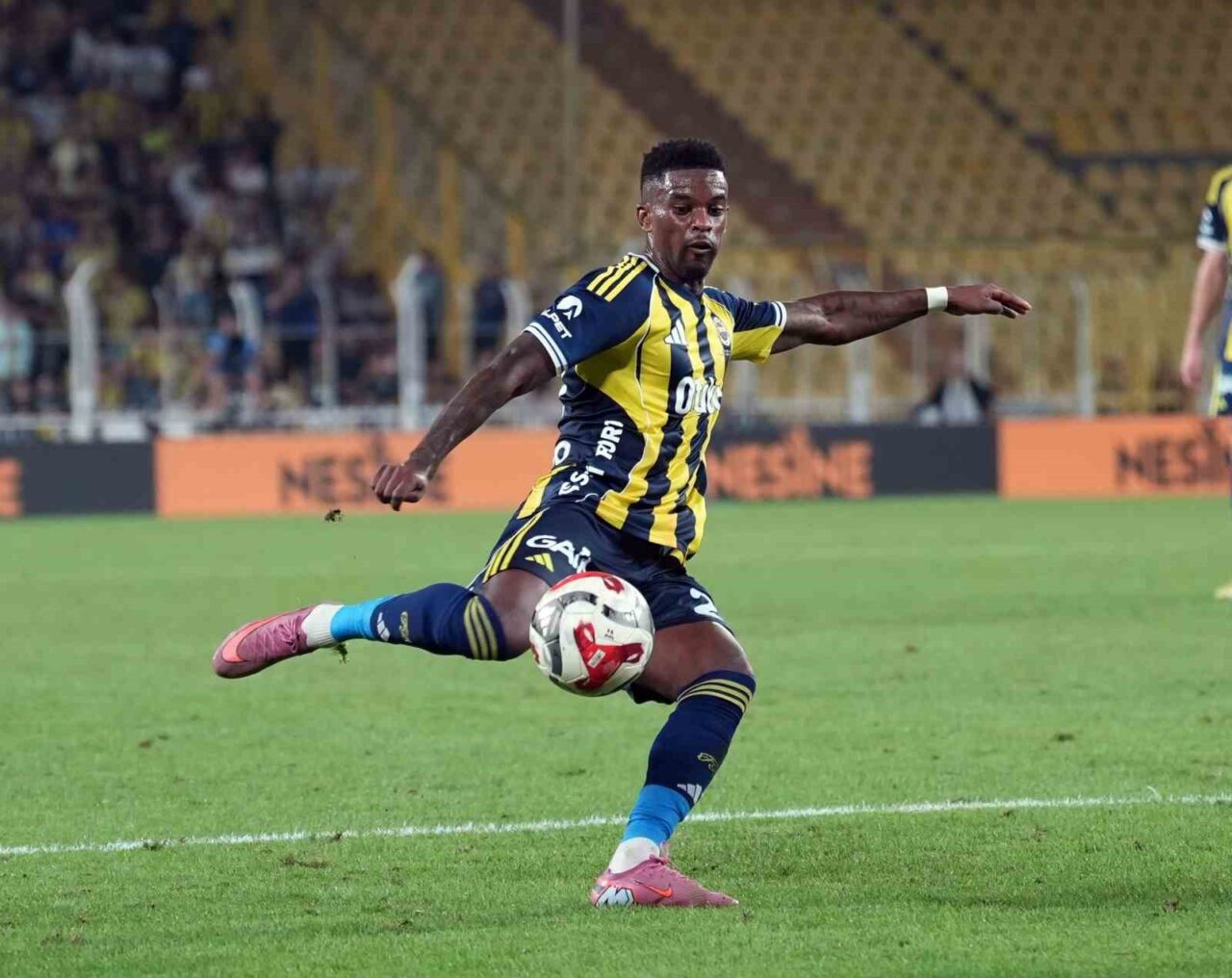 Fenerbahçe’nin Portekizli futbolcusu Nelson Semedo, sarı-lacivertli formayla ilk golünü Alanyaspor’a