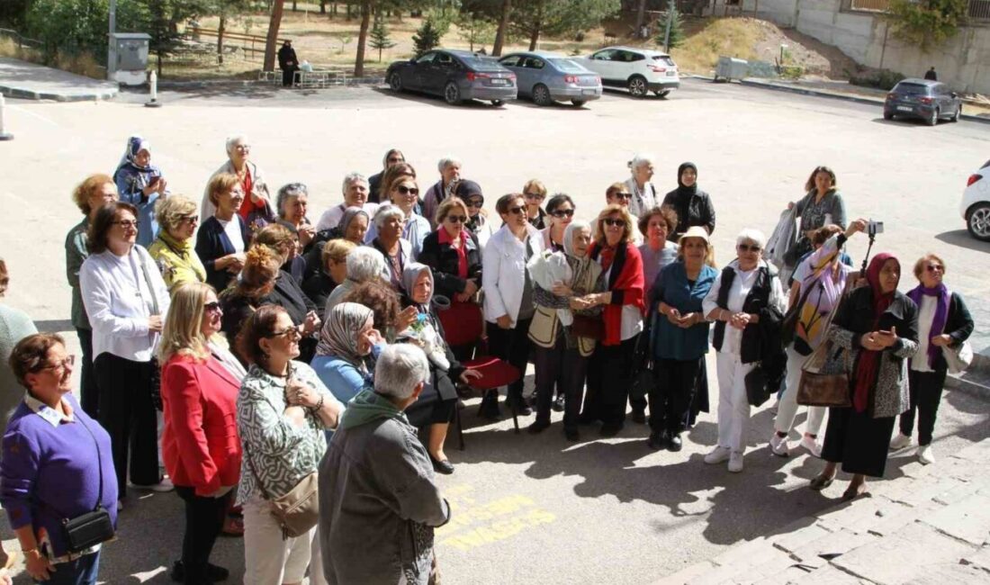 50 yıl önce aynı sıralarda eğitim gören Erzurum Nenehatun Kız