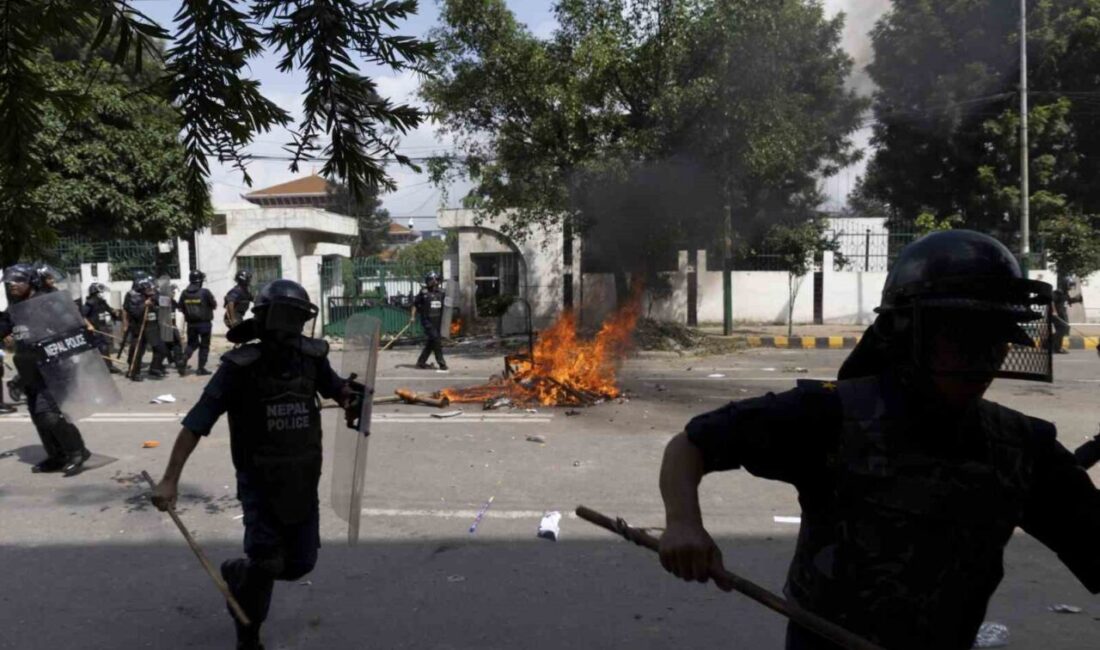 Nepal’de başkent Katmandu’da sosyal medya yasağına karşı yürütülen protestolarda ölü