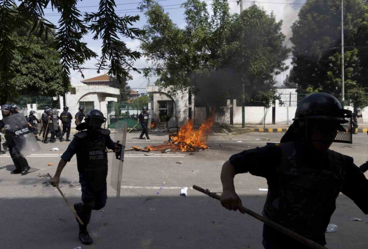 Nepal’de başkent Katmandu’da sosyal medya yasağına karşı yürütülen protestolarda ölü