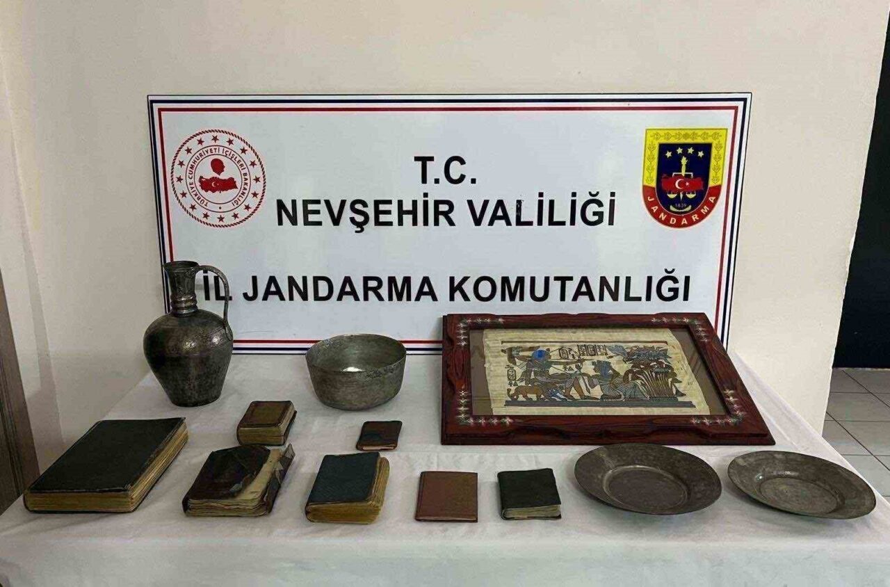 Nevşehir’de Jandarma ekipleri 12 parça tarihi eser ele geçirildi. Edinilen