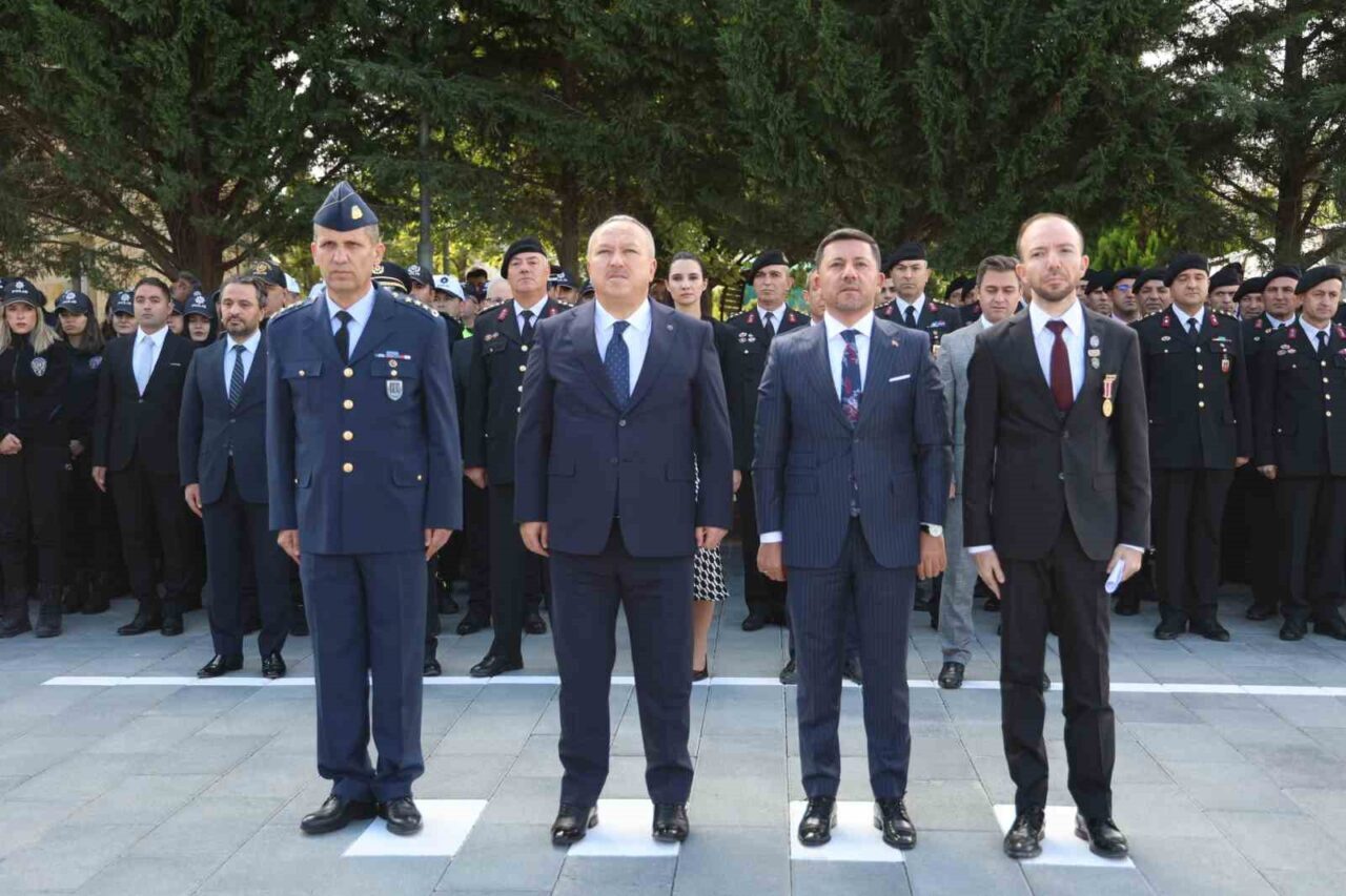 Nevşehir’de 19 Eylül Gaziler Günü dolayısıyla şehitlikte kutlama töreni düzenlendi.