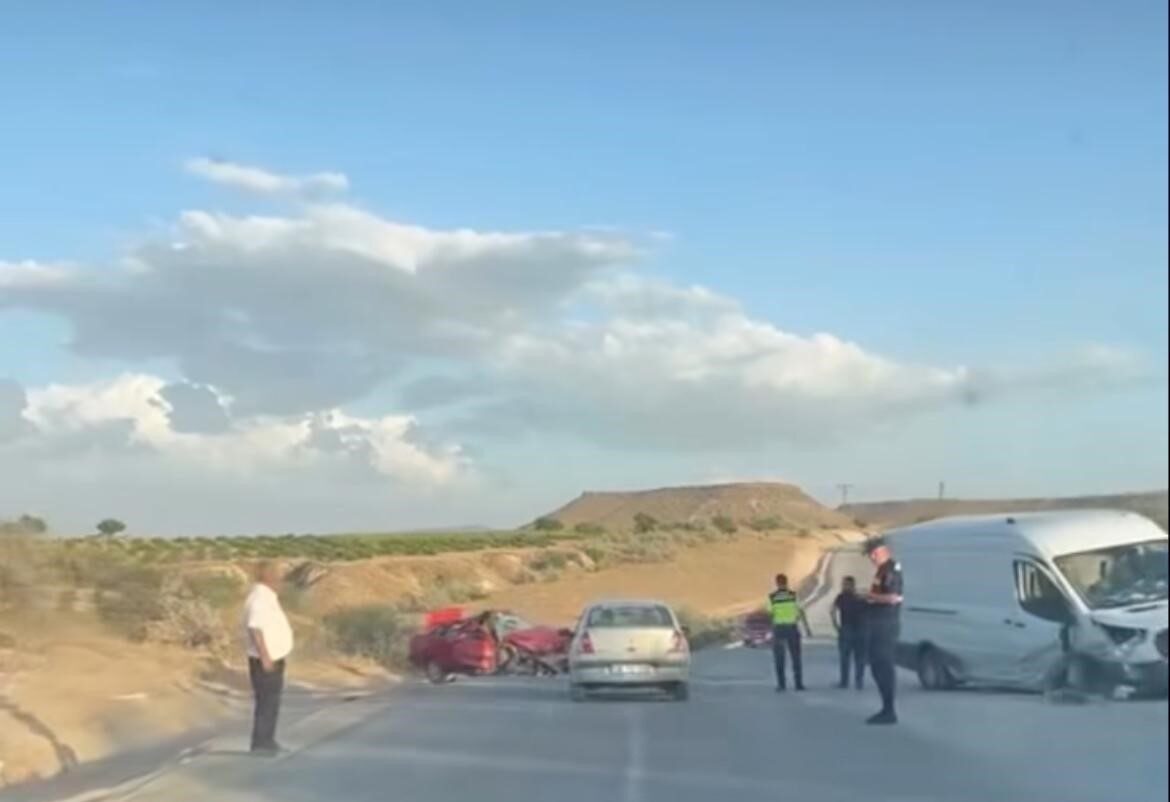 Nevşehir’de otomobil ile minibüsün kafa kafaya çarpıştığı kazada 1 kişi