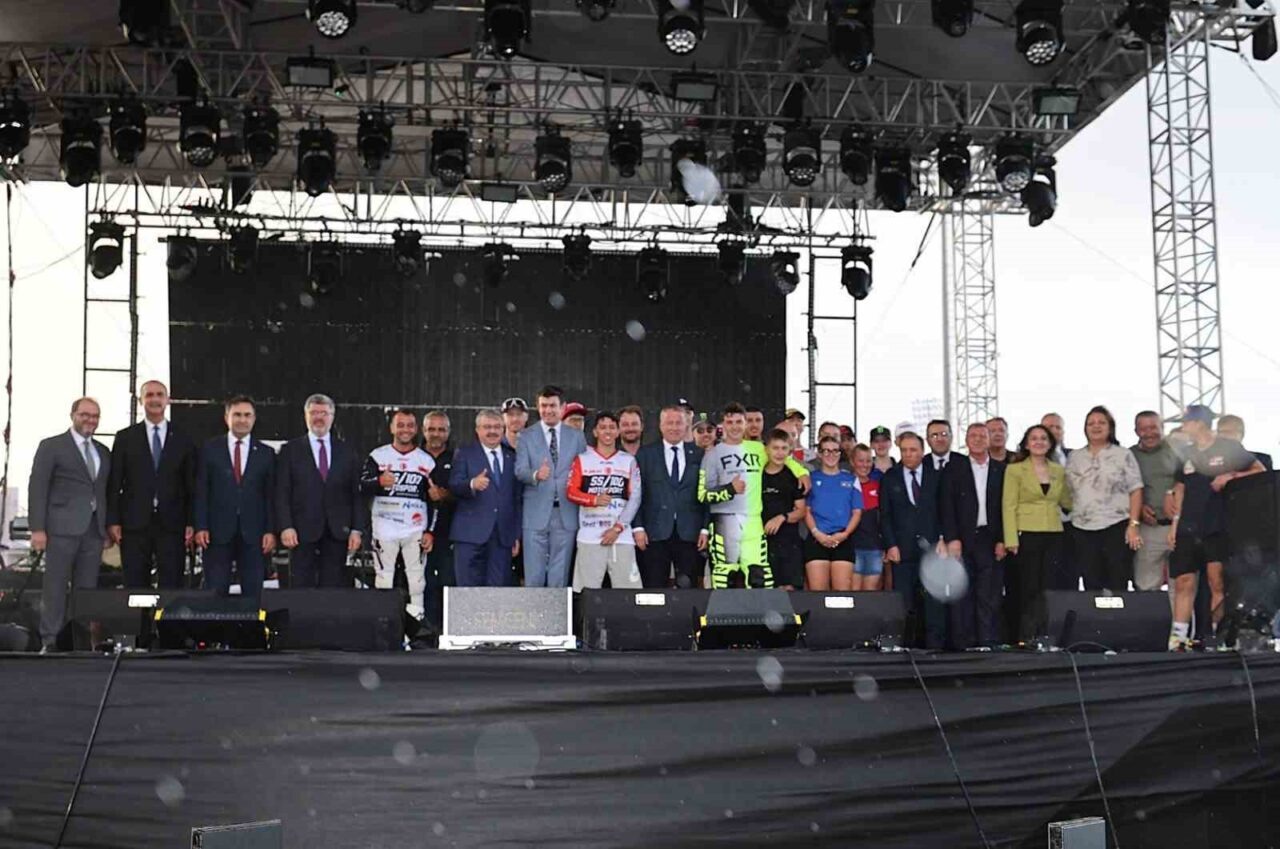 NG Afyon MotoFest açılış seronomosi protokol üyelerinin katılımıyla gerçekleştirilirken, birçok