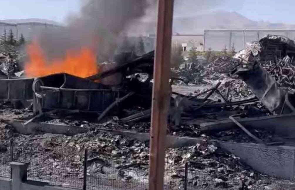 Niğde Organize Sanayi Bölgesi’nde bir plastik fabrikasında çıkan yangınının ardından