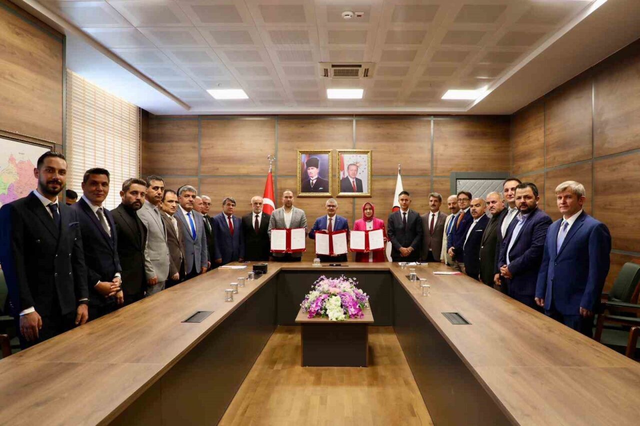 Niğde Valiliği himayesinde, Niğde Belediyesi ile Niğde İl Milli Eğitim