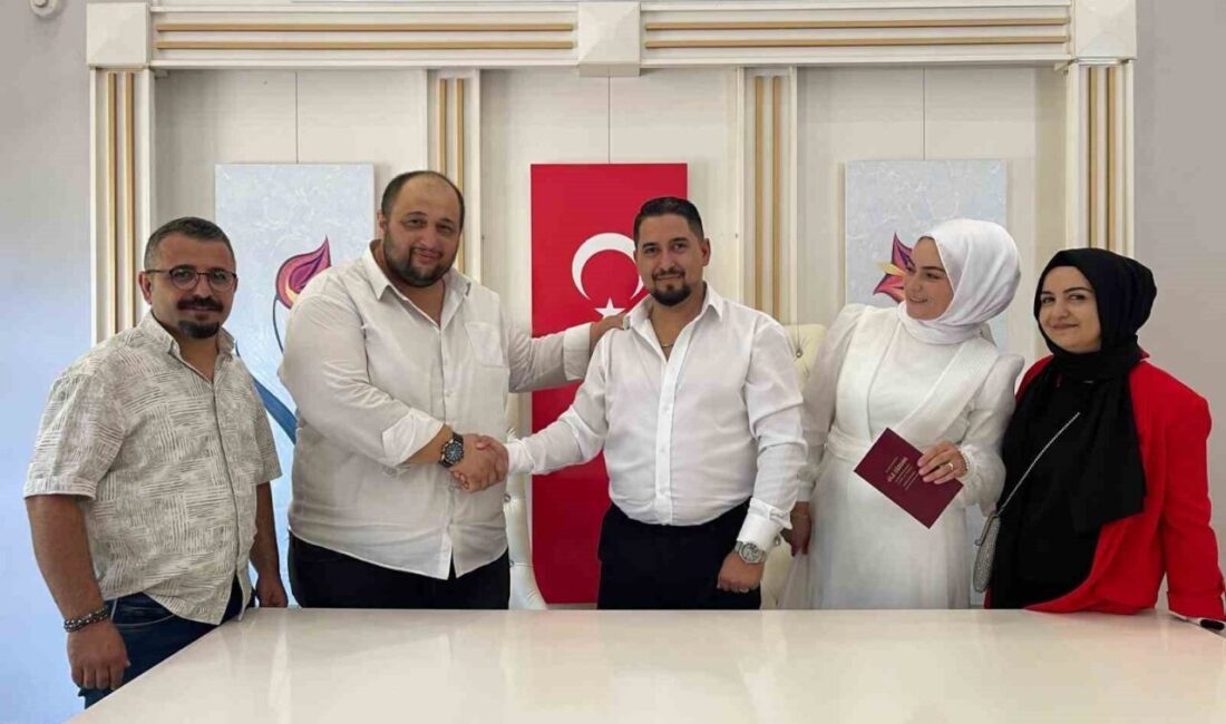Bursa’nın İnegöl ilçesinde nikahlarına geç kalan çift, en önemli anlarına
