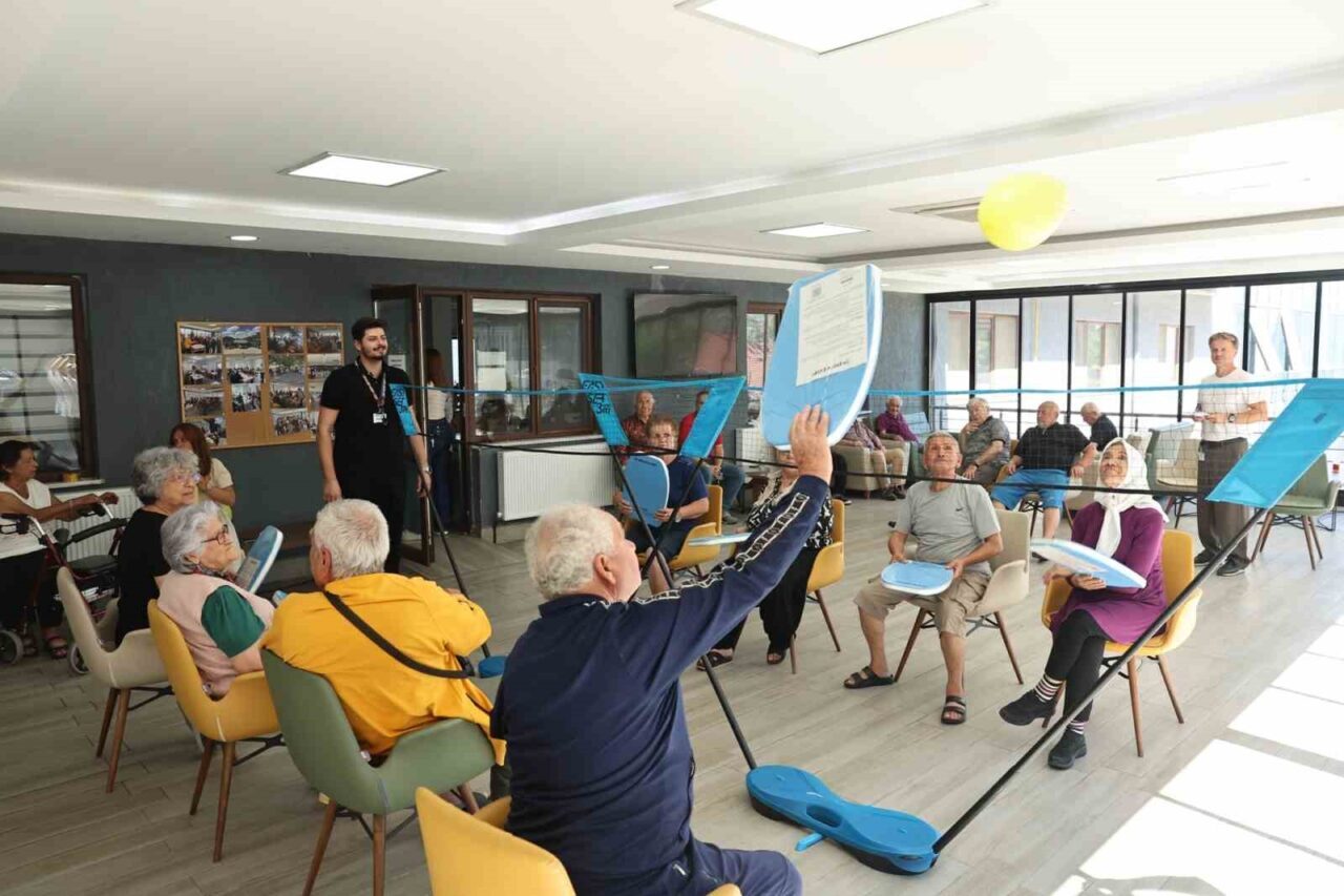 Nilüfer Belediyesi, Avrupa Hareketlilik Haftası kapsamında huzurevi sakinlerine yönelik “Balon