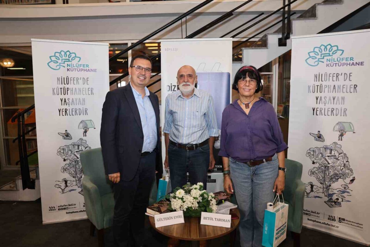 Nilüfer Belediyesi Şiir Kütüphanesi’nde düzenlenen “Dizelerin İzinde: Zarfsız Mektuplar” söyleşisinde