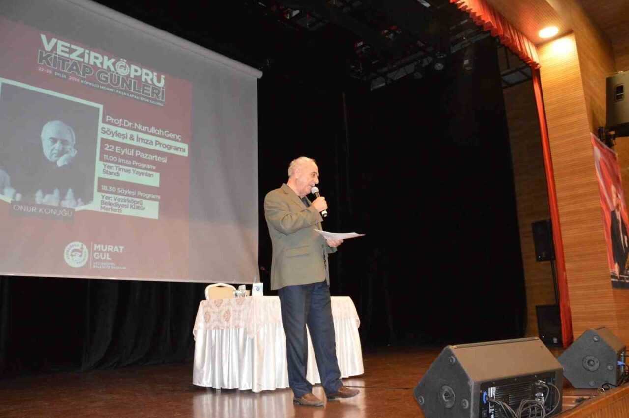 Samsun’un Vezirköprü ilçesinde düzenlenen “Vezirköprü Kitap Günleri” etkinlikleri kapsamında şair