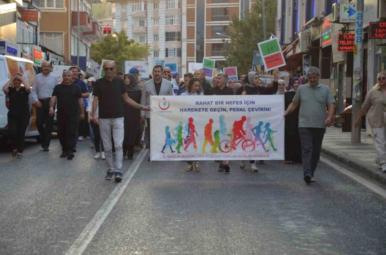 Sivas’ta 3-9 Eylül Sağlık Haftası nedeniyle yürüyüş yapıldı. Yürüyüşün ardından