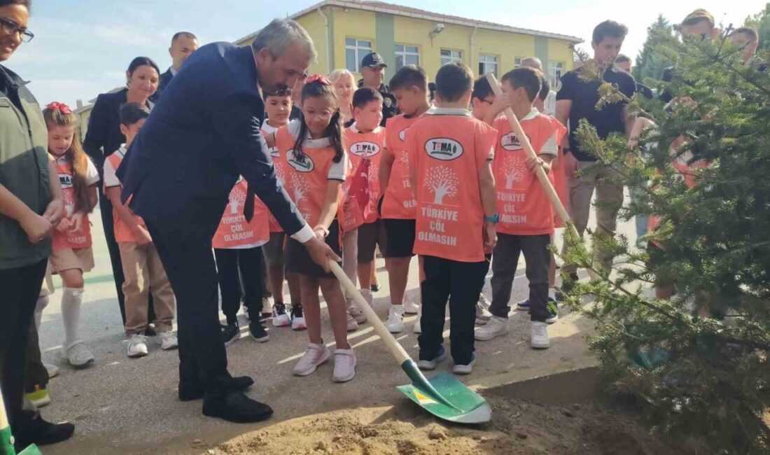 Edirne’de okulun ilk günü öğrenciler Edirne Valisi Yunus Sezer ile