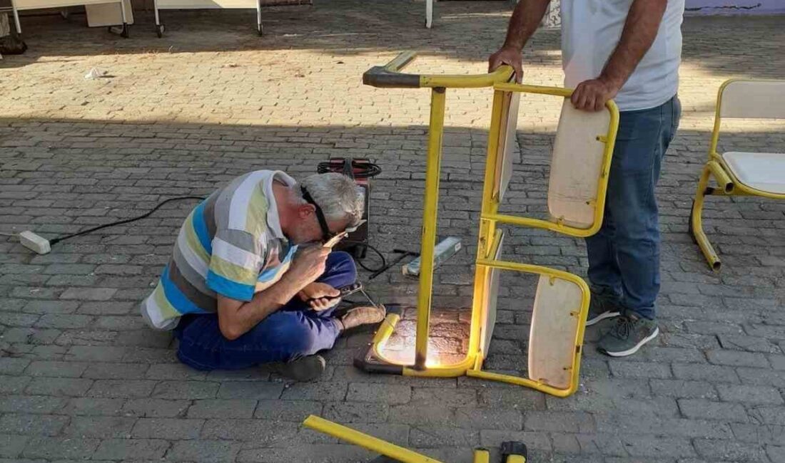Aydın’ın İncirliova ilçesindeki Acarlar İmam Hatip Ortaokulu Müdürü Mustafa Abanoz,