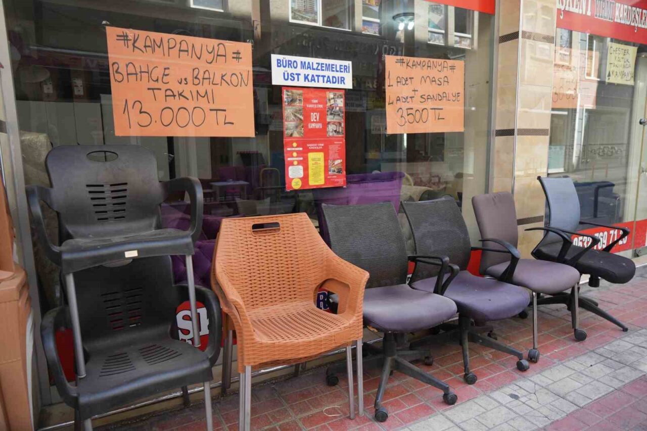 Üniversite öğrencilerinin mezun olduktan sonra evlerindeki eşyaları yeni gelen öğrencilere