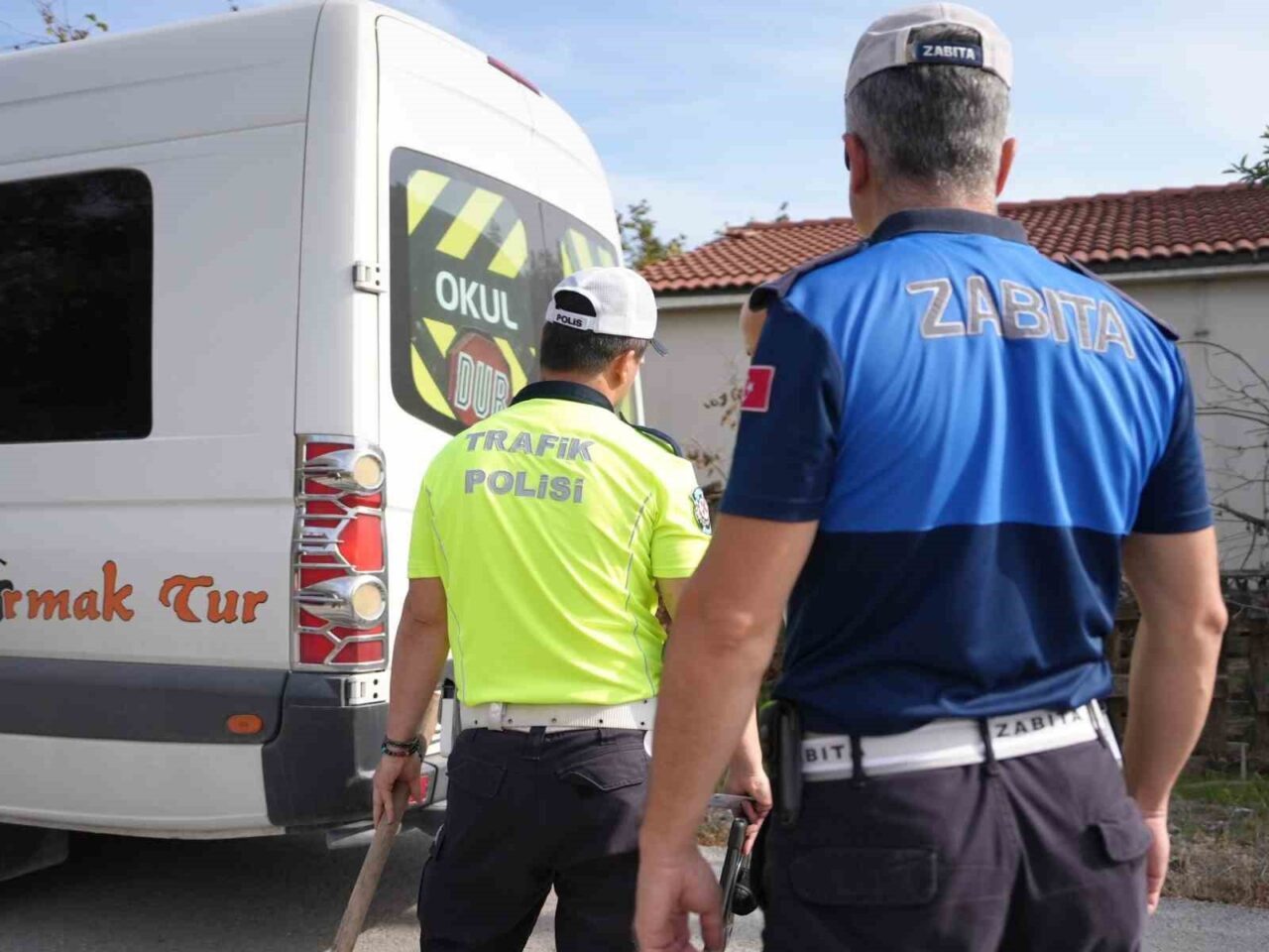 Düzce Belediyesi Zabıta Müdürlüğü ekipleri, İl Emniyet Müdürlüğü Trafik Şube