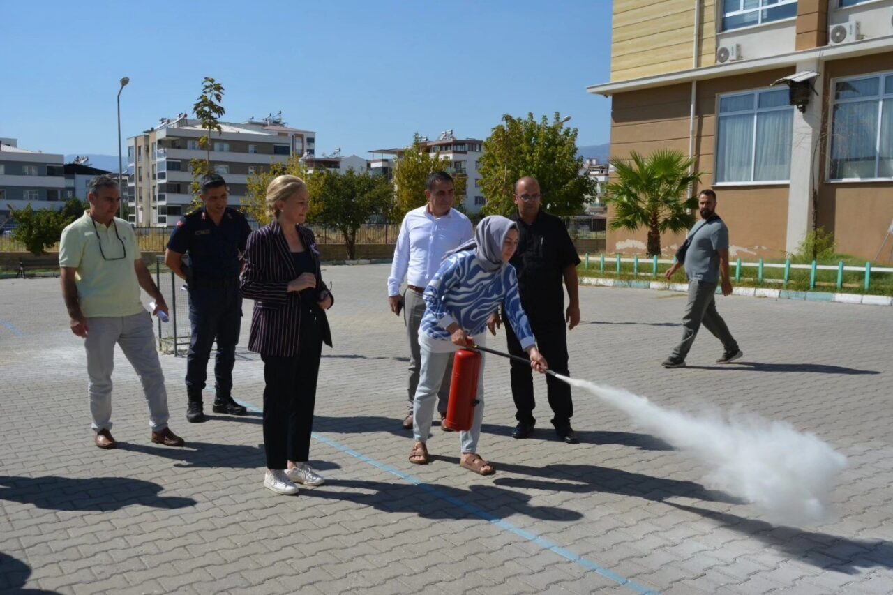 Aydın’ın Nazilli ilçesinde okul mutfaklarında görev yapan aşçı ve aşçı