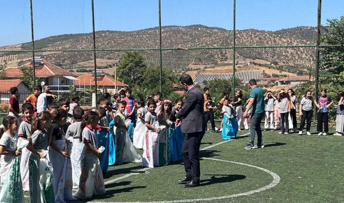 Manisa’nın Sarıgöl ilçesinde İlköğretim Haftası coşkusu, oyunlar ve renkli etkinliklerle
