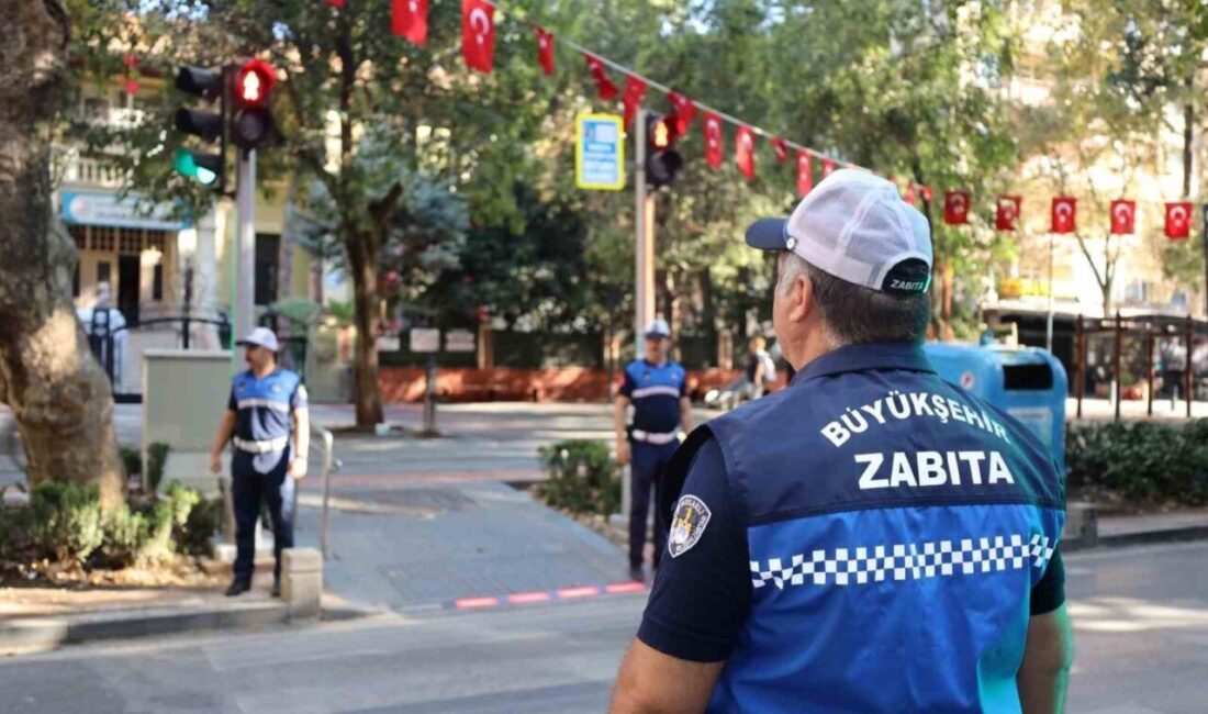 Kocaeli Büyükşehir Zabıtası, okul bölgelerindeki yaya geçitlerini denetleyerek, okul giriş