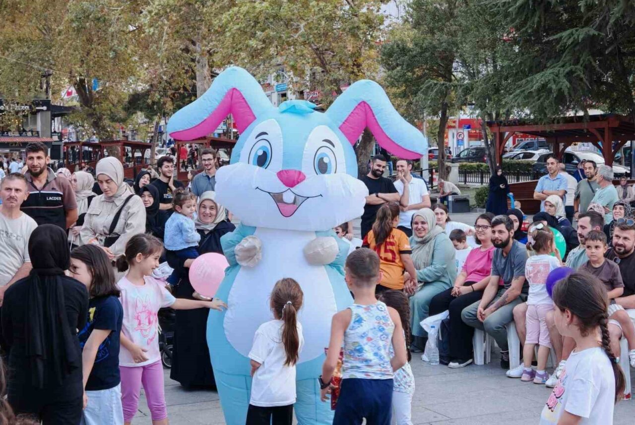 Gölcük’te yeni eğitim-öğretim yılı öncesi çocuklar için düzenlenen “Okula Merhaba”